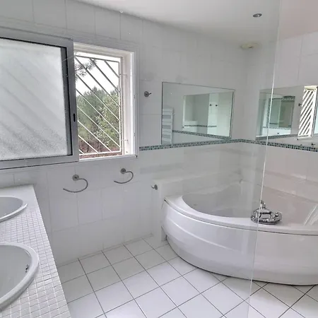 Contemporaine A Avec Piscine Chauffee, Proche Ocean - Fr-1-791-10